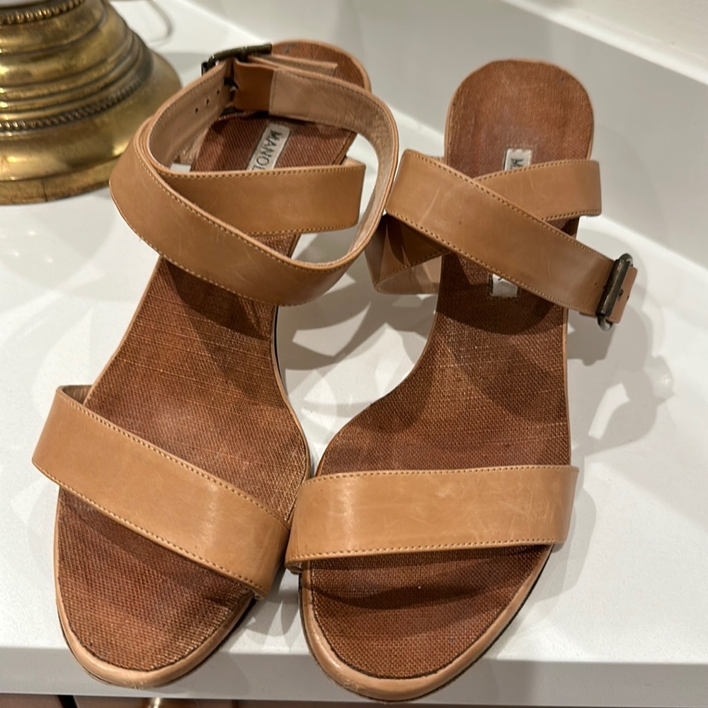 Manolo Blahnik Lecara